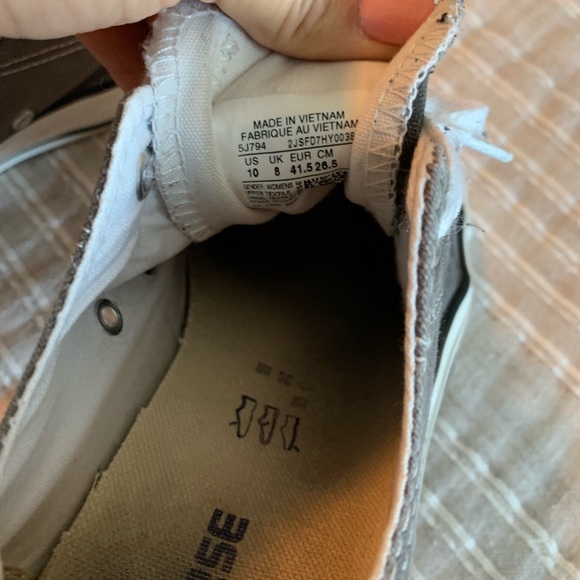 Grey converse - Picture 2 of 6